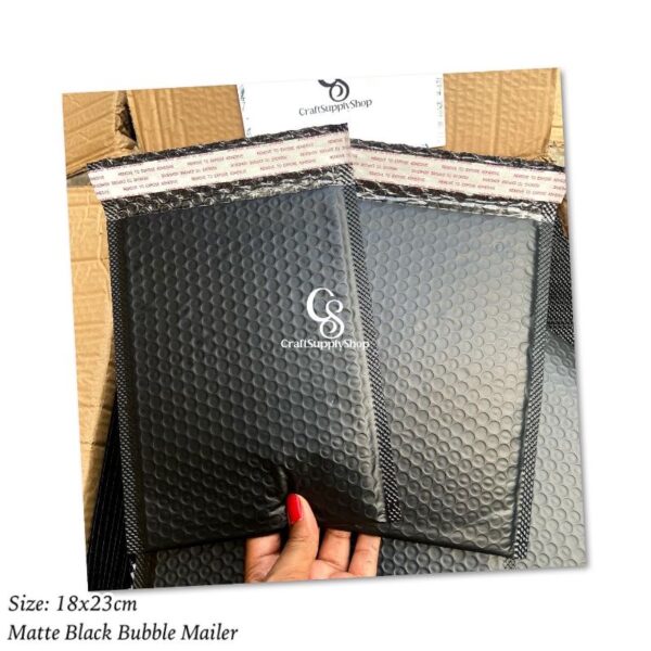 18x23cm Matte Black Bubble Mailer