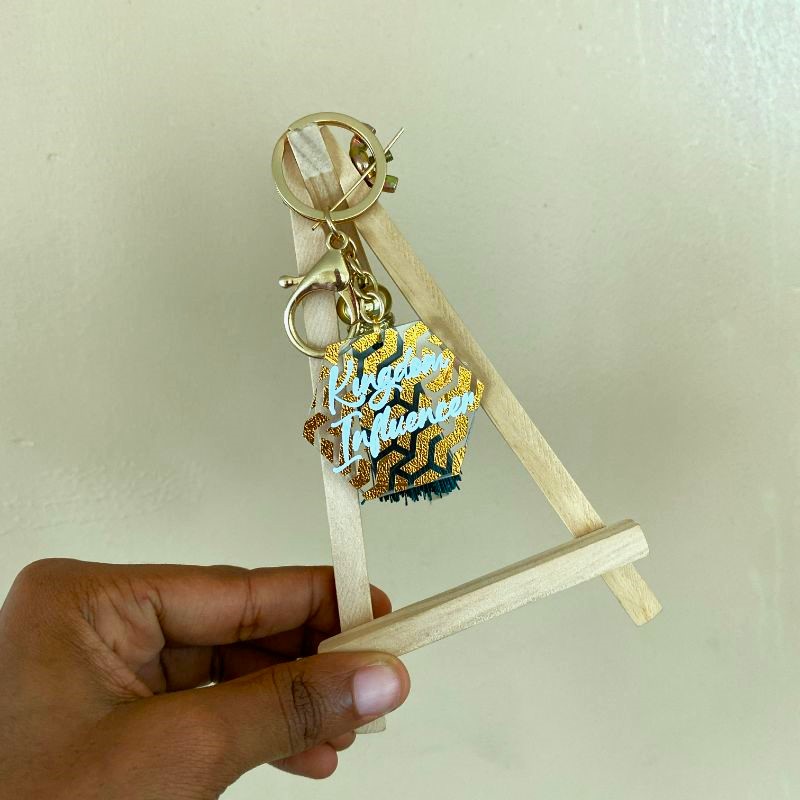 Wooden easel Textured metallic Vinyl Keychain Gold Tree Texture Adhesive Vinyl Roll 12" x5ft Permanent Craft Vinyl for cricut, Metallic foil Vinyl Sticker for Crafts Vinyl Cutter, for Cup Decor, Home Decor